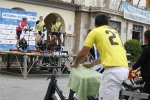 Casi un centenar de personas hacen spinning