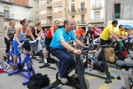 Casi un centenar de personas hacen spinning