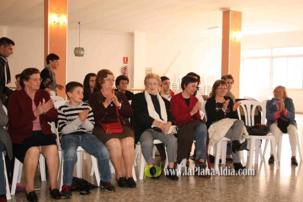 La Asociación de Amas de Casa L\'Arquet organiza un desfile de moda