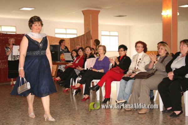 La Asociación de Amas de Casa L\'Arquet organiza un desfile de moda