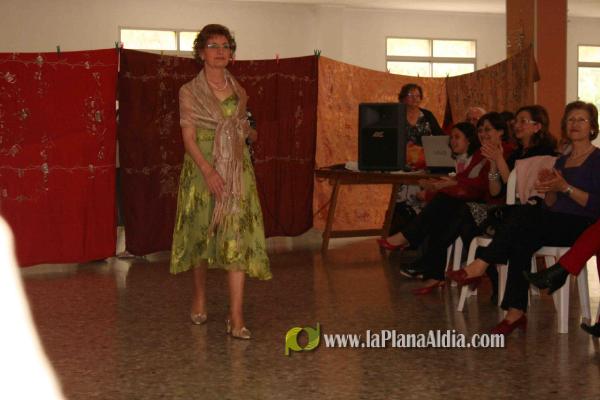 La Asociación de Amas de Casa L\'Arquet organiza un desfile de moda