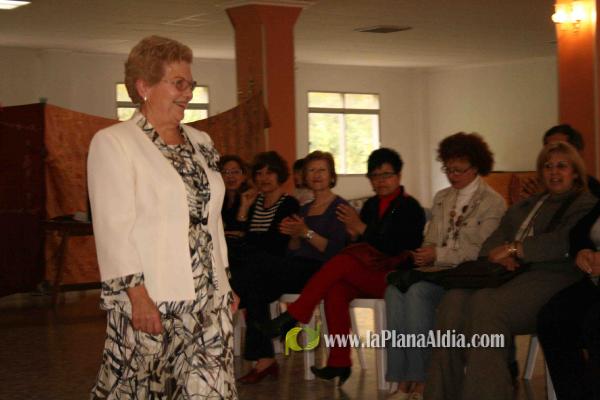 La Asociación de Amas de Casa L\'Arquet organiza un desfile de moda