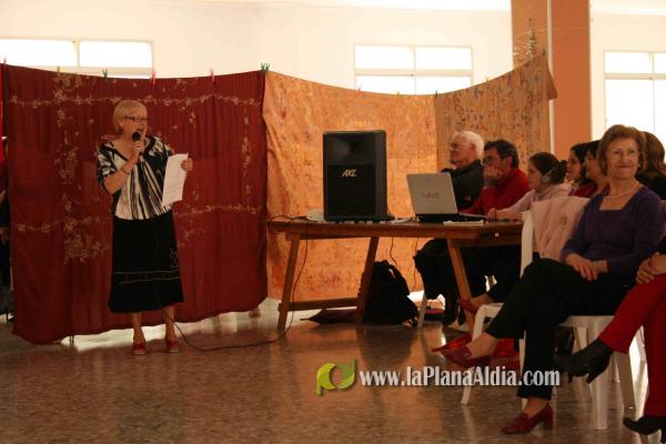 La Asociación de Amas de Casa L\'Arquet organiza un desfile de moda
