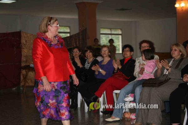 La Asociación de Amas de Casa L\'Arquet organiza un desfile de moda