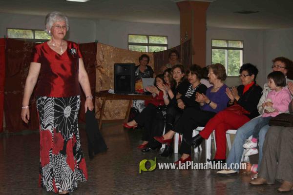 La Asociación de Amas de Casa L\'Arquet organiza un desfile de moda