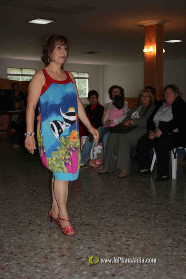 La Asociación de Amas de Casa L\'Arquet organiza un desfile de moda