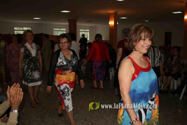 La Asociación de Amas de Casa L\'Arquet organiza un desfile de moda