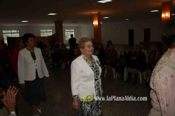 La Asociación de Amas de Casa L\'Arquet organiza un desfile de moda