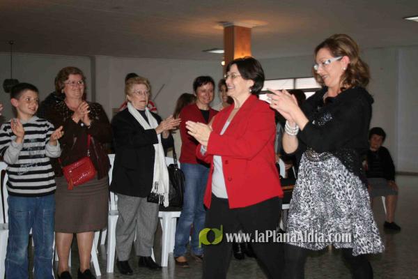 La Asociación de Amas de Casa L\'Arquet organiza un desfile de moda