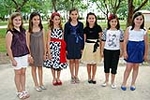 Las aspirantes a reina fallera infantil toman su primer contacto con los jurados.