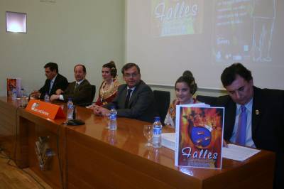 El llibre faller s presentat davant un nombrs pblic.