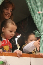 Los niños disfrutan en su Pregó Infantil