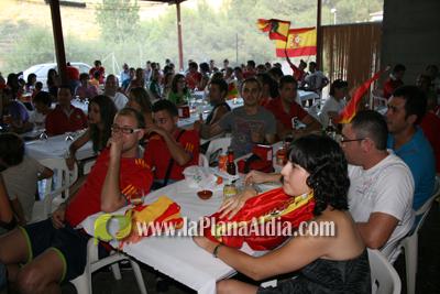 Celebran el triunfo de la \'roja\' en las piscina