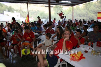 Celebran el triunfo de la \'roja\' en las piscina