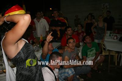 Celebran el triunfo de la \'roja\' en las piscina