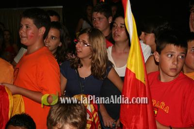 Celebran el triunfo de la \'roja\' en las piscina