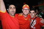 Celebran el triunfo de la \'roja\' en las piscina