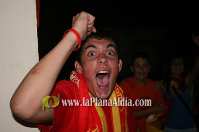 Celebran el triunfo de la \'roja\' en las piscina