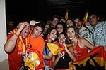 Celebran el triunfo de la \'roja\' en las piscina