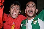 Celebran el triunfo de la \'roja\' en las piscina