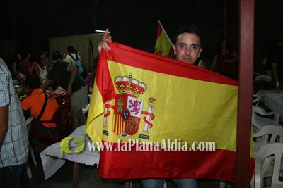 Celebran el triunfo de la \'roja\' en las piscina