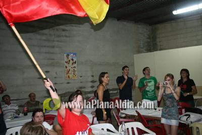 Celebran el triunfo de la \'roja\' en las piscina