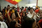 Celebran el triunfo de la \'roja\' en las piscina