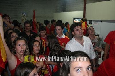 Celebran el triunfo de la \'roja\' en las piscina