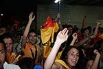Celebran el triunfo de la \'roja\' en las piscina