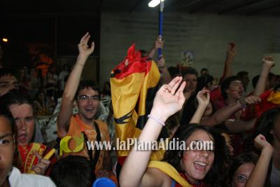 Celebran el triunfo de la \'roja\' en las piscina