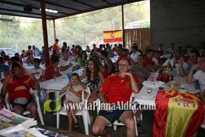 Celebran el triunfo de la \'roja\' en las piscina
