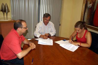 El Ayuntamiento firma los convenios con las asociaciones juveniles