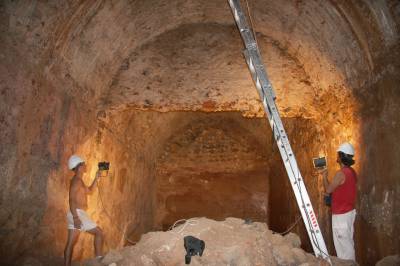 Descubren un aljibe del siglo XI de grandes dimensiones en la alcazaba del castillo