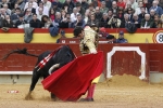 José Tomás triunfa y sale por la puerta grande