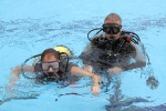 Medio centenar de personas participan en el bautismo de buceo que organizó Cruz Roja