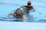 Medio centenar de personas participan en el bautismo de buceo que organizó Cruz Roja