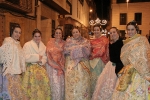 La Reina Fallera, Carmen Monfort, rep l\'afecte dels fallers en el seu acomiadament.