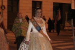 La Reina Fallera, Carmen Monfort, rep l\'afecte dels fallers en el seu acomiadament.