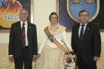 La Reina Fallera, Carmen Monfort, rep l\'afecte dels fallers en el seu acomiadament.