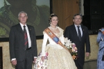 La Reina Fallera, Carmen Monfort, rep l\'afecte dels fallers en el seu acomiadament.