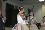La Reina Fallera, Carmen Monfort, rep l\'afecte dels fallers en el seu acomiadament.