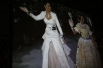 La Reina Fallera, Carmen Monfort, rep l\'afecte dels fallers en el seu acomiadament.