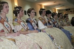La Reina Fallera, Carmen Monfort, rep l\'afecte dels fallers en el seu acomiadament.