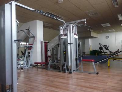 El Patronat d?Esports activa en octubre actividades deportivas con monitores en la Piscina Olímpica como Tai-chi, yoga, spinning y aeróbic