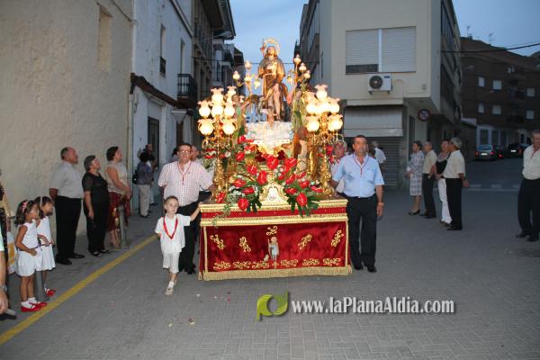 Multitudinaria procesión en honor a Sant Roc