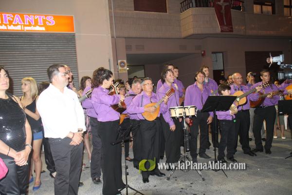 Emotiva Ronda a la Reina y Damas, de la Rondalla l\'Alcalatén y poetas