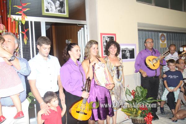Emotiva Ronda a la Reina y Damas, de la Rondalla l\'Alcalatén y poetas