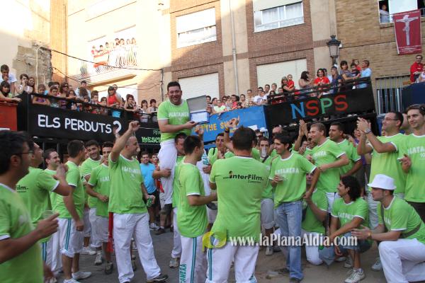 Divertido show de la Penya Platanera y homenaje a su presidente Sergio Saborit