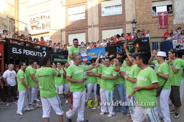 Divertido show de la Penya Platanera y homenaje a su presidente Sergio Saborit