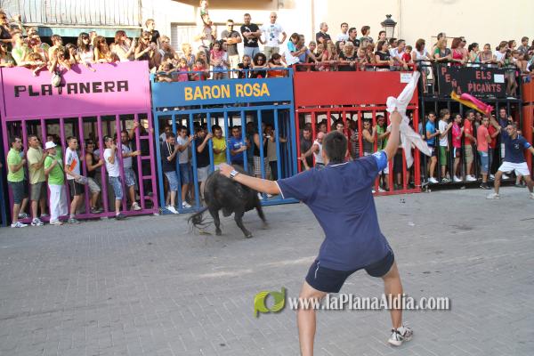 Divertido show de la Penya Platanera y homenaje a su presidente Sergio Saborit